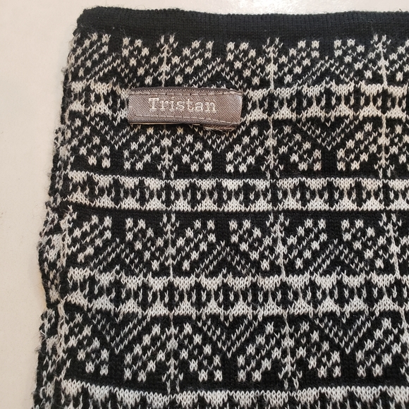 Tristan black and white patterned scarf - Picture 3 of 3